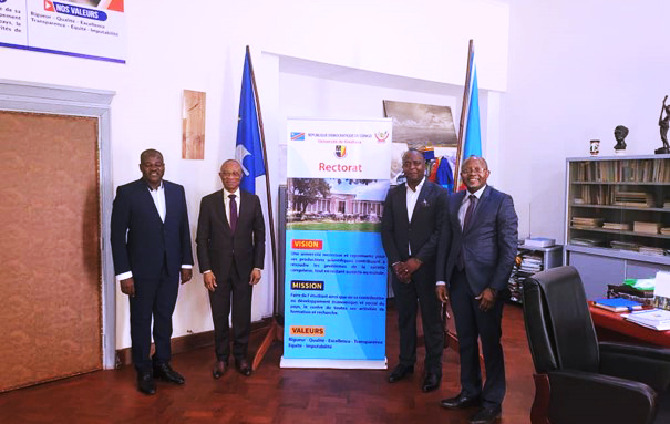 De gauche à droite : Prof. Raphaël TSHIMANGA, Directeur de l’Ecole Supérieur de l’EAU ; Prof. Jean-Marie KAYEMBE, Recteur UNIKIN ; Prof. Jean Marie Kileshye, Directeur Executif Waternet ; et Prof. Antoine Tshimpi, SGR de l’UNIKIN